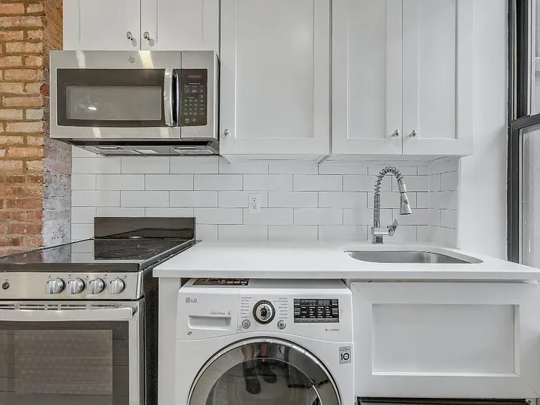 317 E 5th St #2A — Photo 1