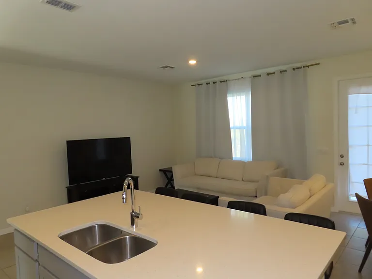 1537 Discovery St — Photo 6