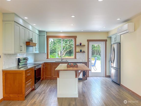 5th image of 124 N Wynoochee Drive NW