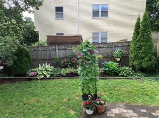 152 Sycamore St #A, Watertown, MA 02472