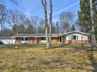 7912 Country Ln, Chagrin Falls, OH 44023