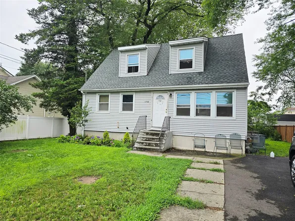 1758 Manatuck Boulevard, Bay Shore, NY 11706