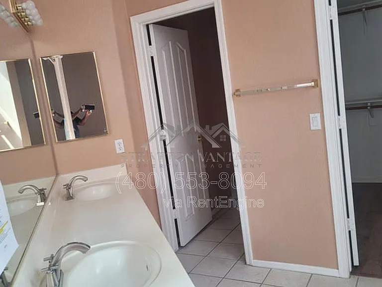 6714 W Wahalla Ln — Photo 11