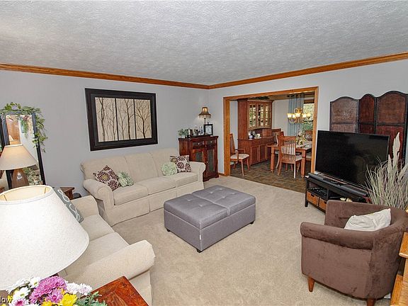 3rd image of 871 Westwood Dr