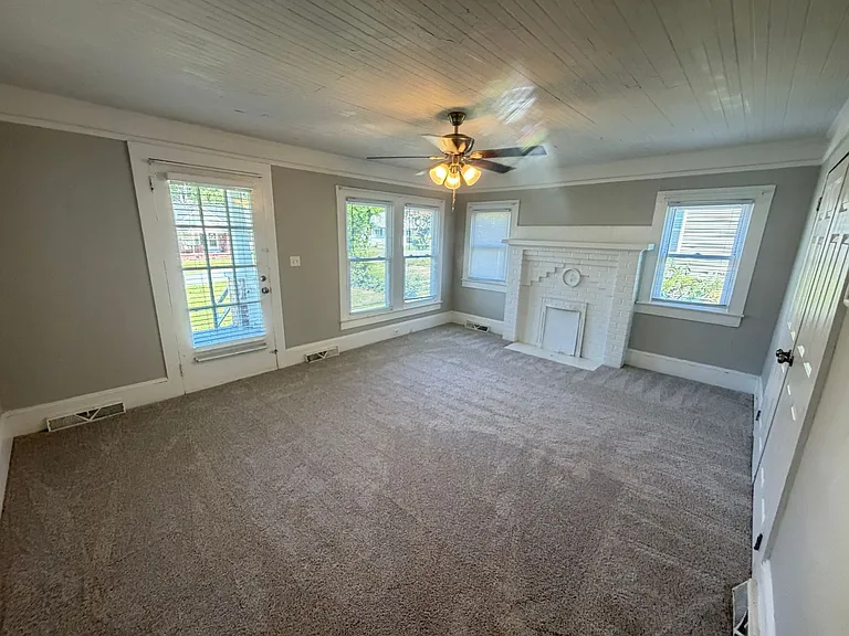 918 Laura Ave — Photo 5