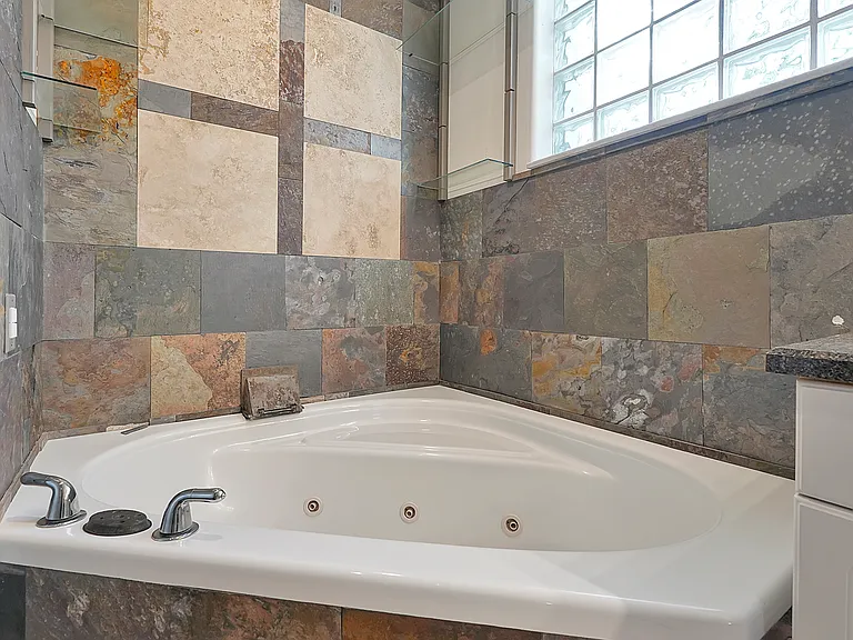 36 Pinetree Dr — Photo 37