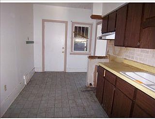 1st image of 1922 W 6th St