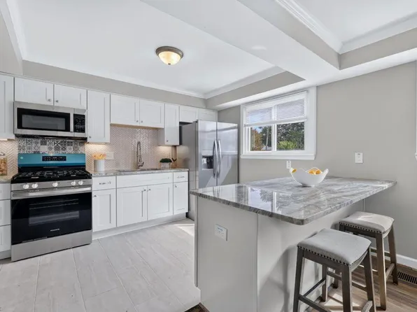 629 Aragona Blvd, Virginia Beach, VA 23462