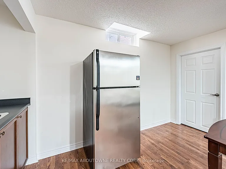 3221 Erin Centre Blvd #BASEMENT — Photo 16