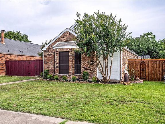 3rd image of 916 Sugarberry Dr