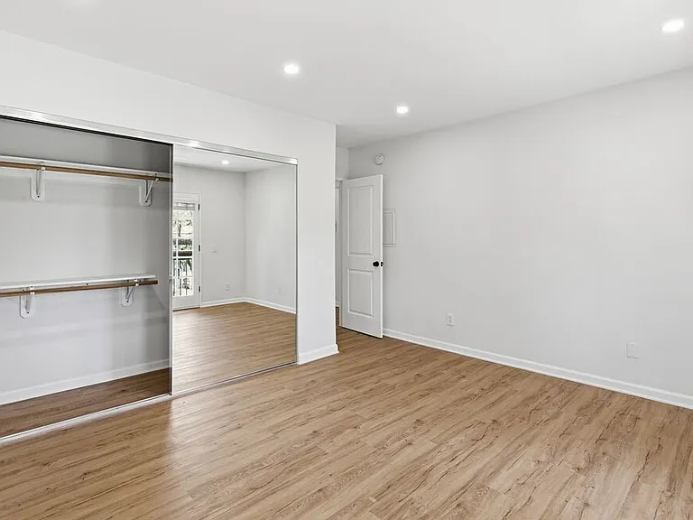 13025 W Moorpark St #101 — Photo 31