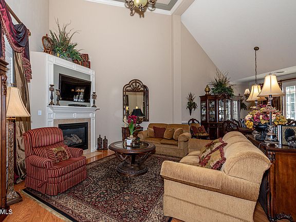 2nd image of 275 Savannah Park Dr