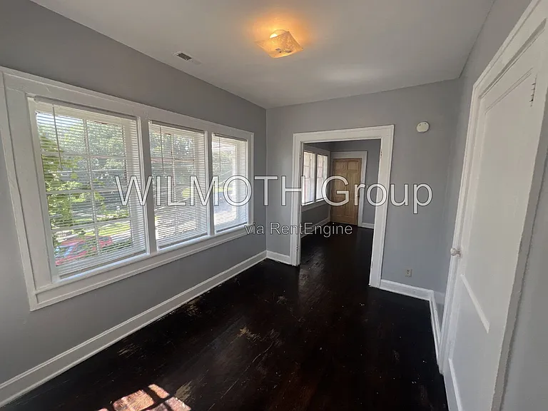 634 E 37th St #4 — Photo 10