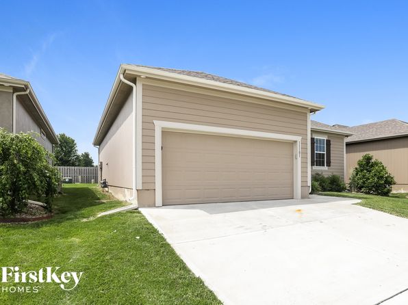 11101 Highview Rd, Peculiar, MO 64078