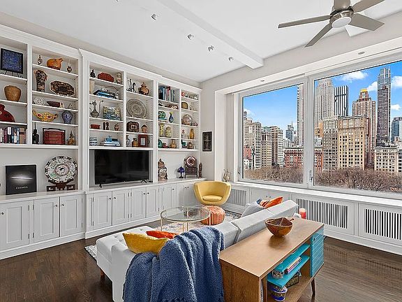 4th image of 21 E 22nd St APT 10C
