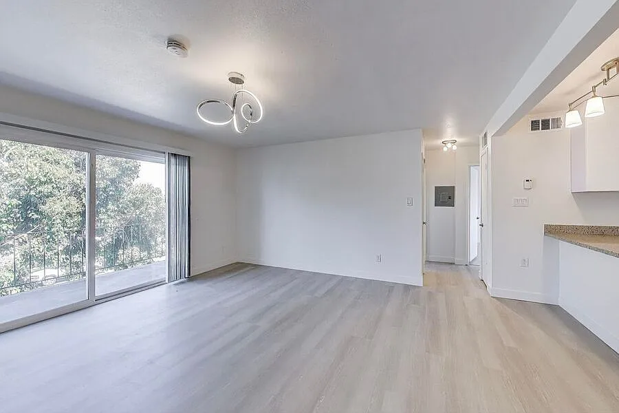 1701 Shoreline Drive — Photo 2