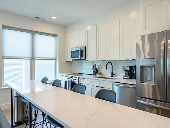 3rd image of 1036 Newton St NE #2