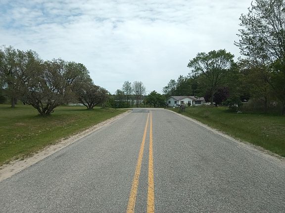 5th image of 14755 Seventeen Mile Rd
