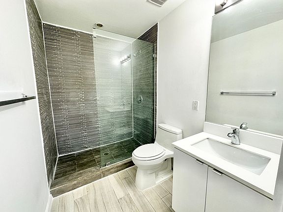 5th image of 820 15th St APT 203