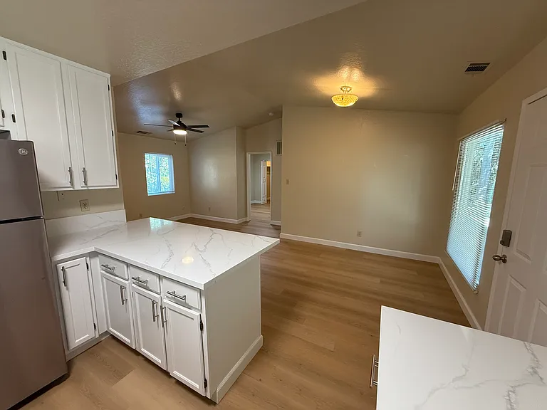 1010 Figueroa St #2 — Photo 4