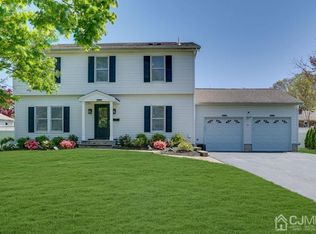 14 Mayfair Ct, East Brunswick, NJ 08816