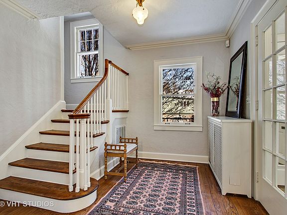2nd image of 2626 Lincolnwood Dr