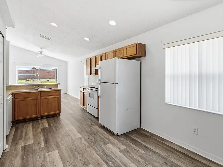 210 Pine Cone Dr — Photo 13