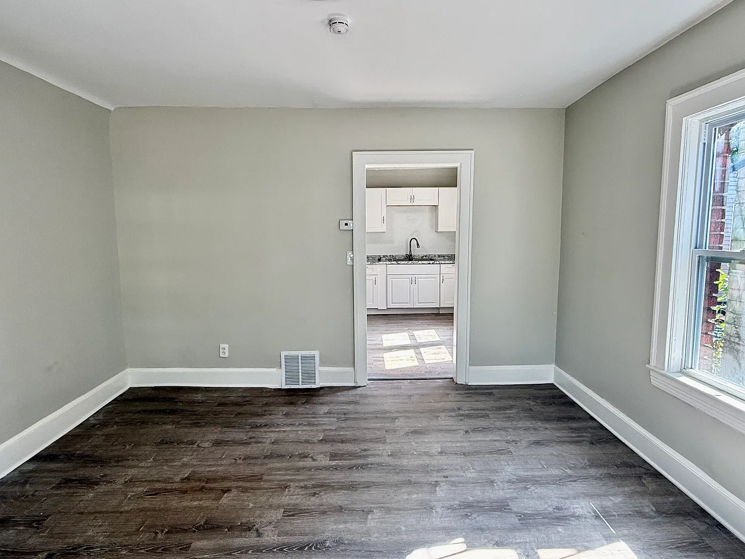 15730 Halliday Ave — Photo 4