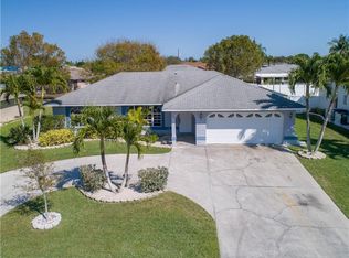 517 SE 8th Pl, Cape Coral, FL 33990