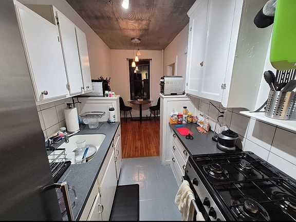 3rd image of 60 Queensberry St APT 19