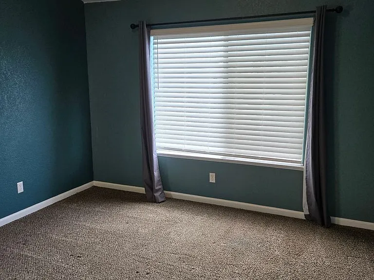 647 Vista Ct — Photo 15