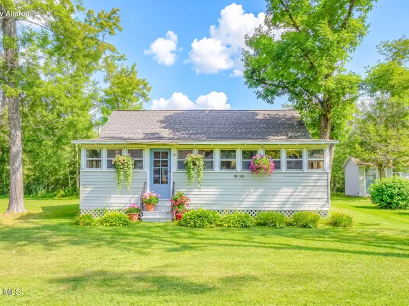 10 Dunning Road, Malta, NY 12020