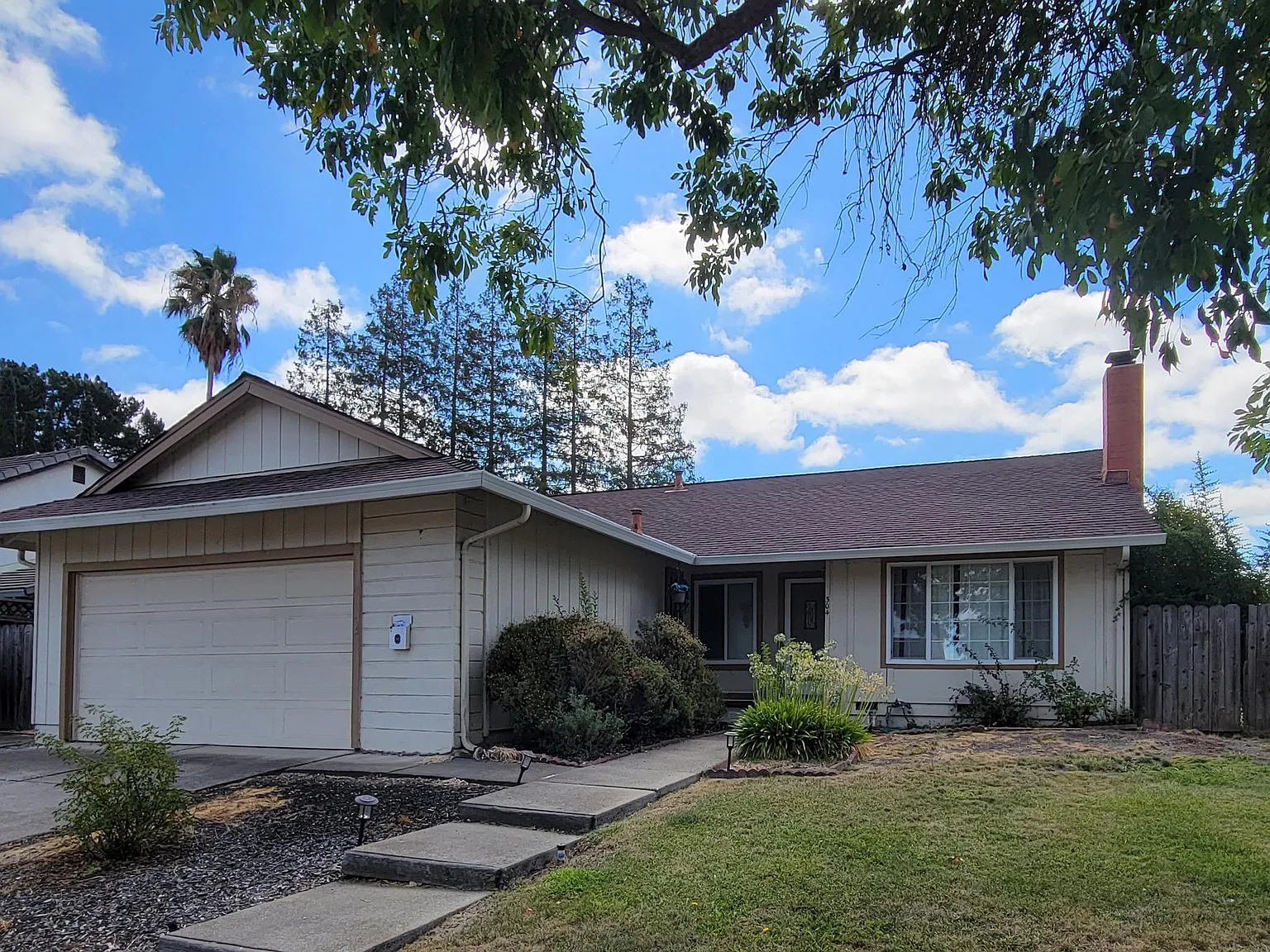 304 Goshen Ct photo 1