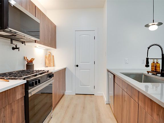 5th image of 3524 Ryson St