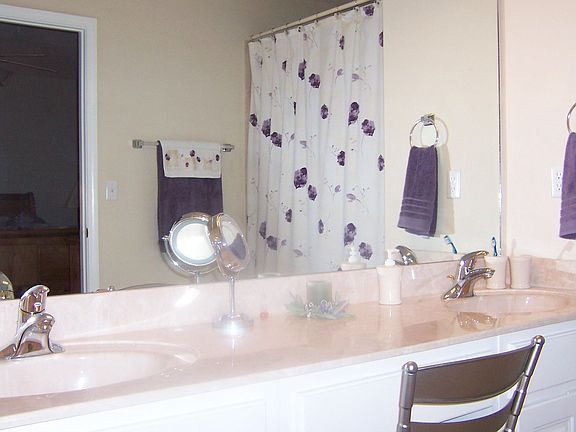 Marble dbl vanity and garden tub in Master