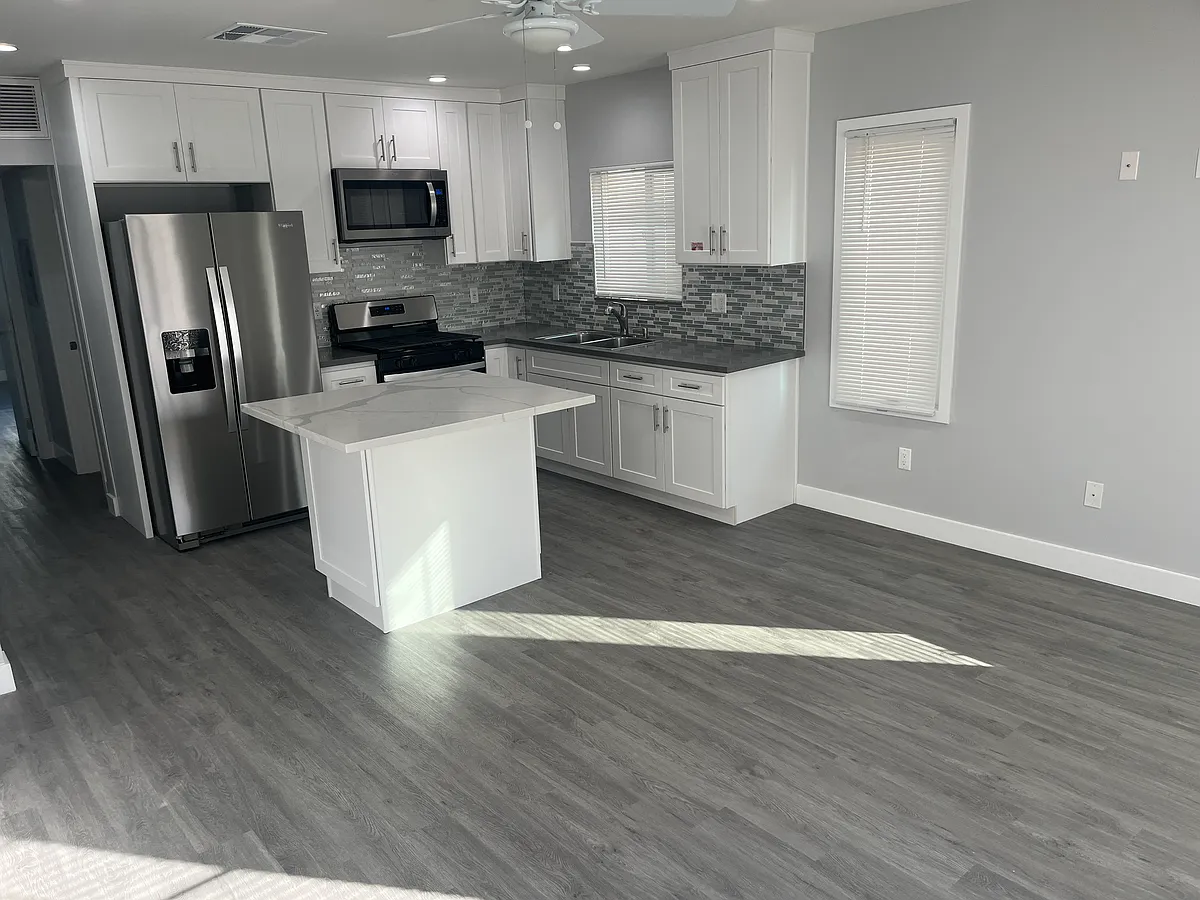 Building Photo - 429 E Elk Ave #3