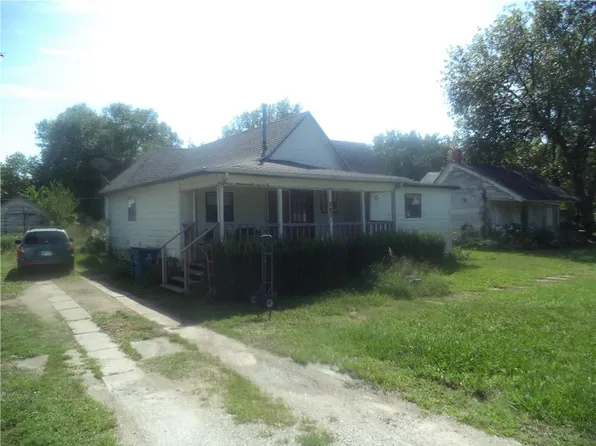 219 E Hickory St, Elk City, KS 67344