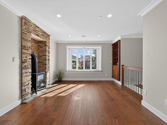 4th image of 6167 Commercial St