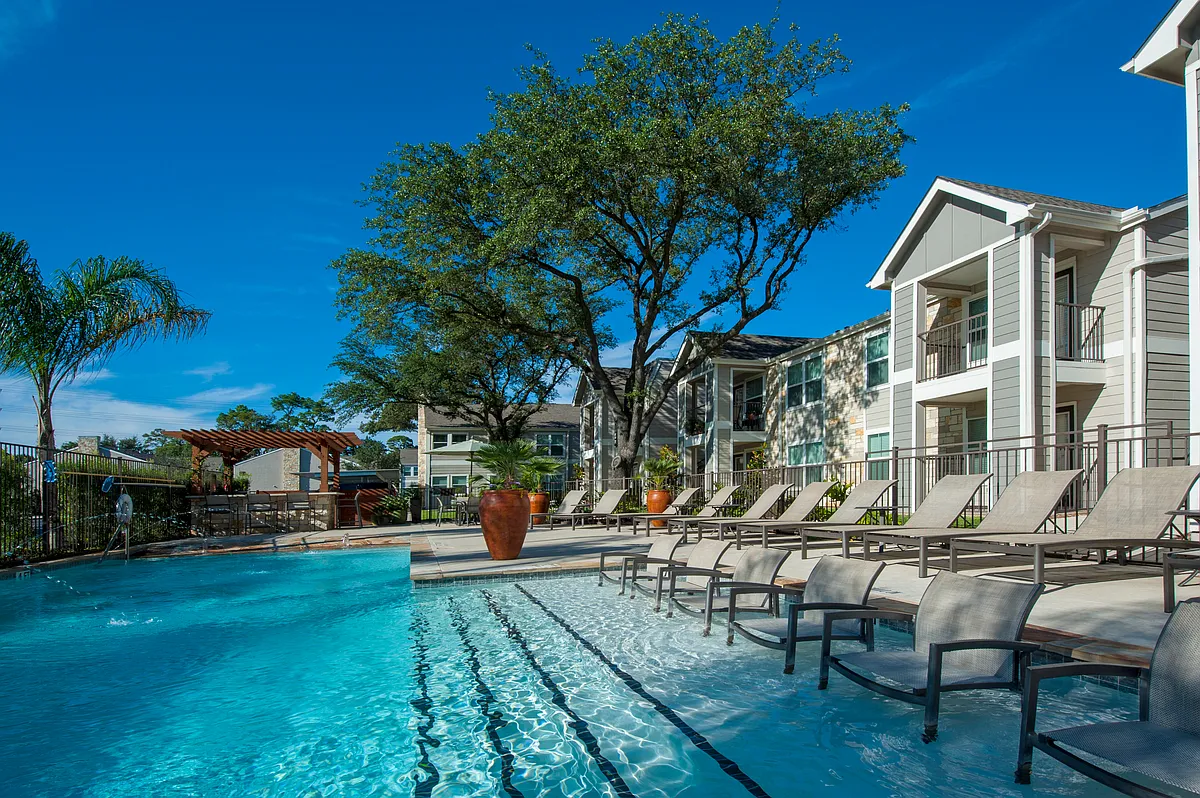 Building Photo - Reserve at Garden Oaks