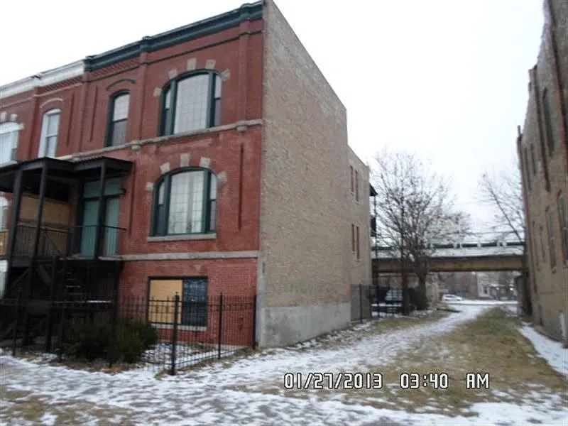Building Photo 4
