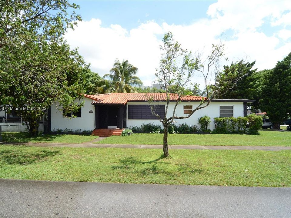 1st image of 1101 Oakwood Dr