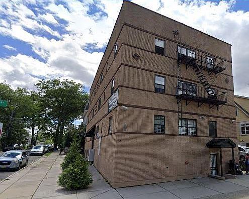 1st image of 981 18th Ave #201