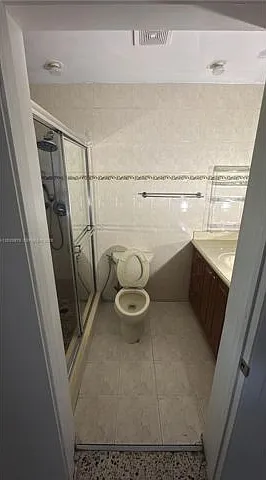 3 bed, 2.0 bath, 2935 sqft, $3,175 — Photo 4
