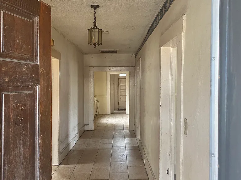 1244 W 5th St — Photo 6
