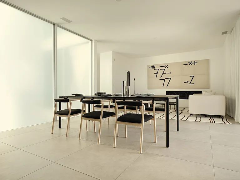 Refined Dining Space with Architectural Simplicity _ This open dining area is framed by floor-to-ceiling frosted glass panels, creating a bright yet private ambiance.