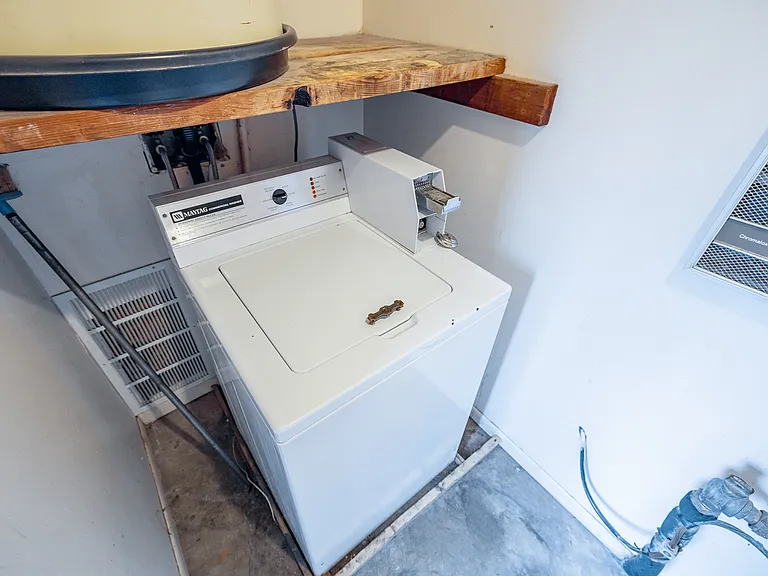 1110 F St #6 — Photo 23
