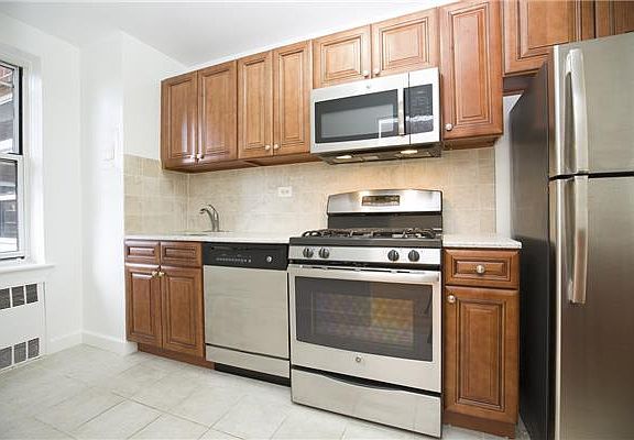 4th image of 10507 66th Ave #5F
