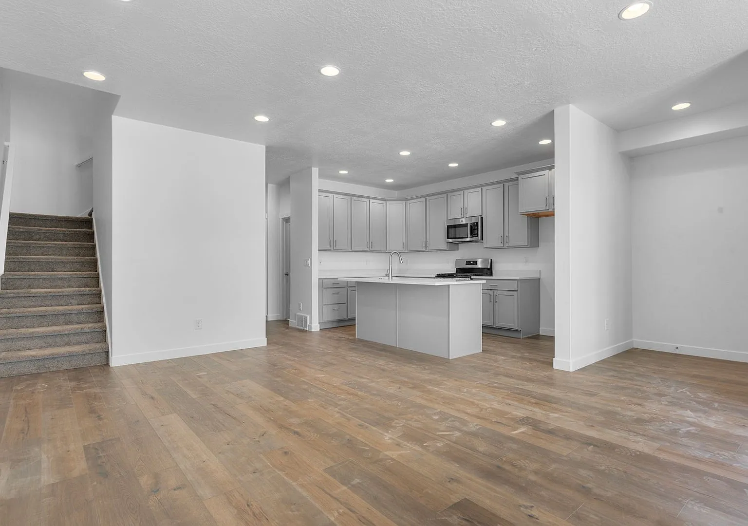 1 Month Free Rent- 3 Bed 2.5 Bath South Jordan Townhome Available Now! — Photo 4