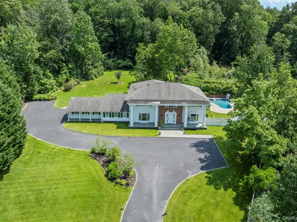 25 Montrose Court, Roslyn Harbor, NY 11576