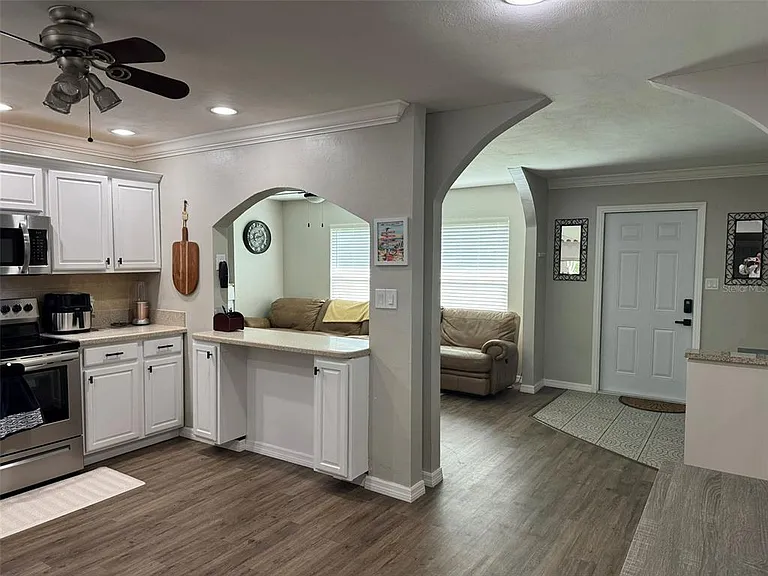 2811 Poinciana Ct — Photo 2